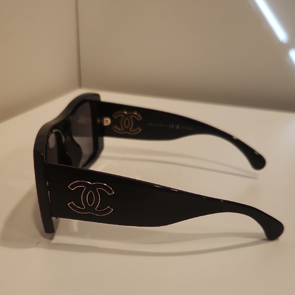 CHANEL Black PILOT Sunglasses with Gold Accents - Picture 2 of 5